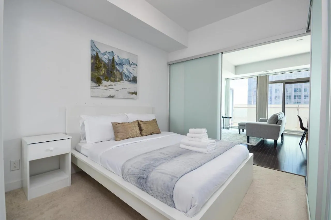 Downtown Toronto Condo Near Cn Tower, Union Station, Scotiabank Arena,Rogers Centre Apartment