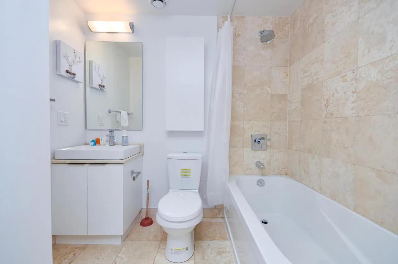 Downtown Toronto Condo Near Cn Tower, Union Station, Scotiabank Arena,Rogers Centre 0*,  Canada