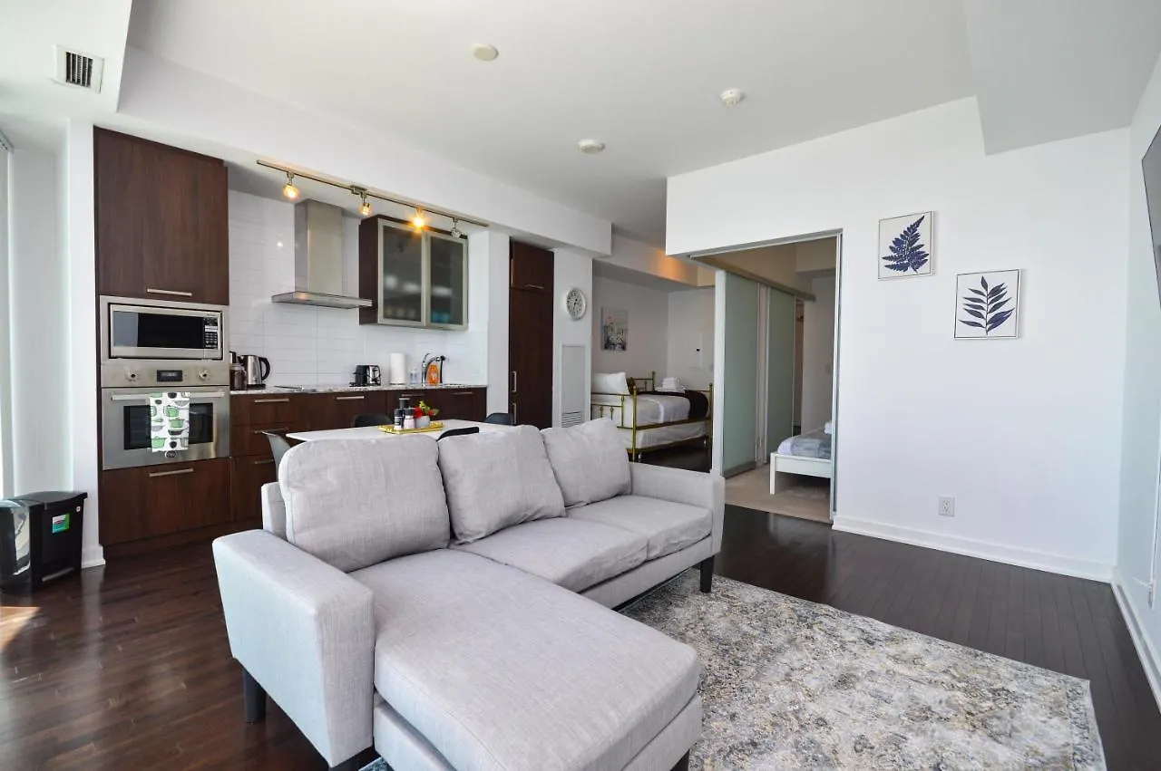 Downtown Toronto Condo Near Cn Tower, Union Station, Scotiabank Arena,Rogers Centre