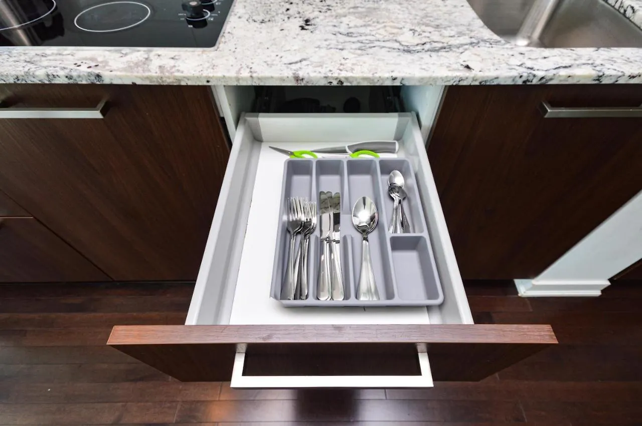 Downtown Toronto Condo Near Cn Tower, Union Station, Scotiabank Arena,Rogers Centre 0*,  Canada
