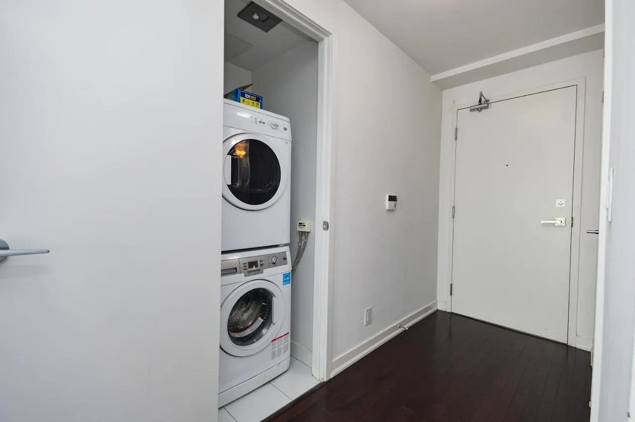 Downtown Toronto Condo Near Cn Tower, Union Station, Scotiabank Arena,Rogers Centre Canada