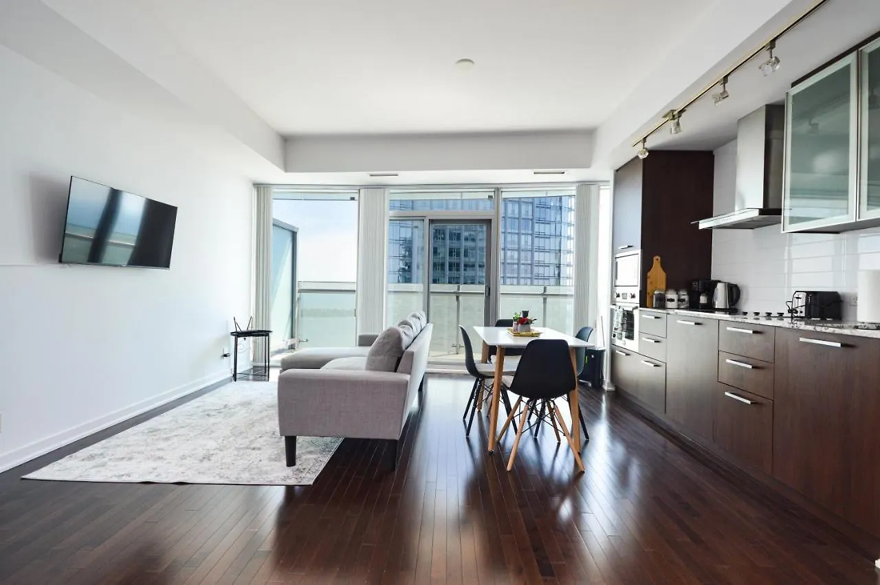 Downtown Toronto Condo Near Cn Tower, Union Station, Scotiabank Arena,Rogers Centre